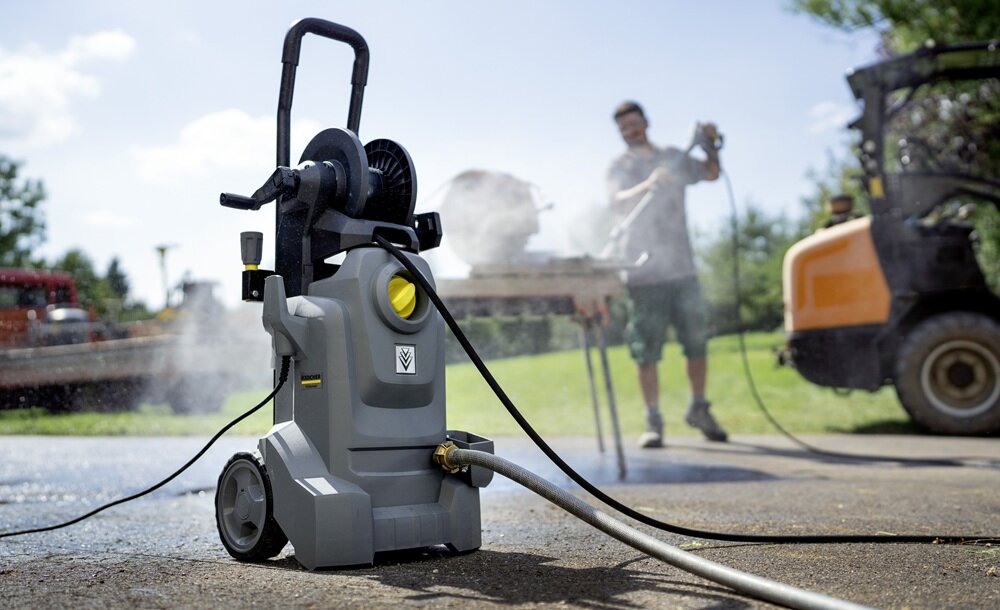 Myjka ciśnieniowa KARCHER Professional HD 5-13 EX Plus Classic przodem w użyciu, skuteczność, redukcja ciśnienia, intuicyjna obsługa
