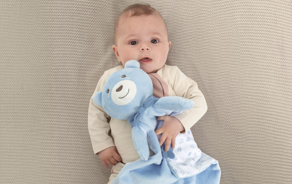 Maskotka CHICCO My First Dreams Maxi Doudou 00012159200000 Niebieski
							przytulanka dla najmłodszych, dziecko leżące z misiem