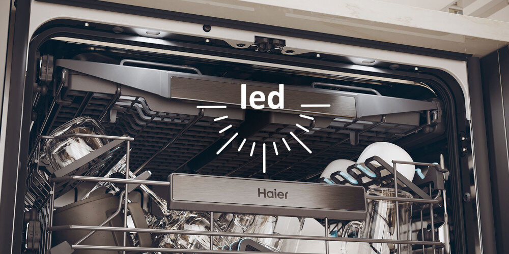 ZMYWARKA HAIER I-PRO SHINE XF 4A4M4PX AI SMART zdjęcie lifestyle  Oświetlenie wnętrza zmywarki pełna widoczność łatwy załadunek rozładunek oszczędność energii