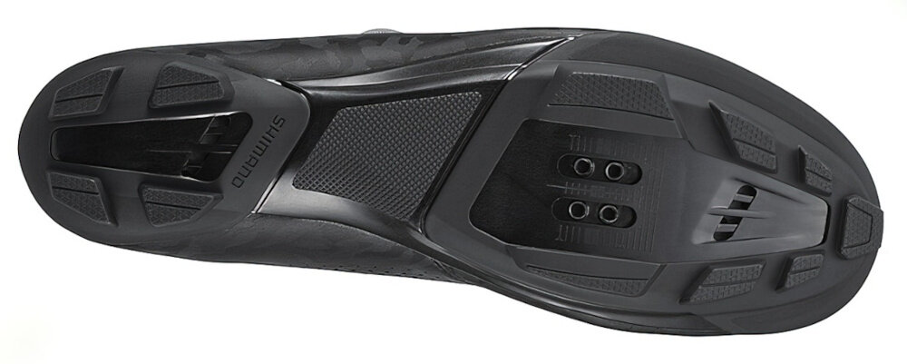 Buty rowerowe SHIMANO SH-RX600 Czarny rozmiar 47 białe tło but widoczny od spodu podeszwa butów wzmocniona włóknem węglowym wysoki poziom sztywności efektywne przenoszenie siły na pedały indeks sztywności na poziomie 8 precyzyjna kontrola realny zysk prędkości