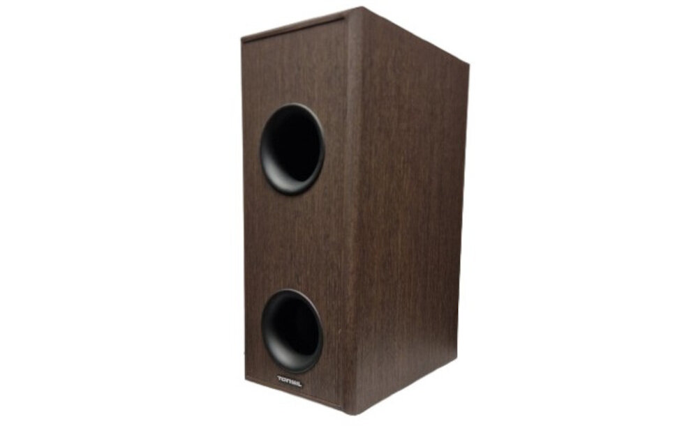 Subwoofer TONSIL AKTIV 200 A - Kompaktowe wymiary, waga, Subwoofer po skosie na białym tle