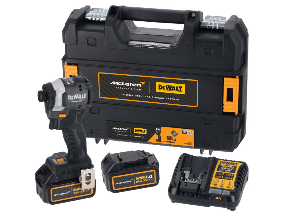 Zakrętarka udarowa DEWALT DCF85MM2T-QW zestaw na białym tle w zestawie zakrętarka dwa akumulatory ładowarka magnetyczny uchwyt bitów zaczep do paska walizka dokumentacja