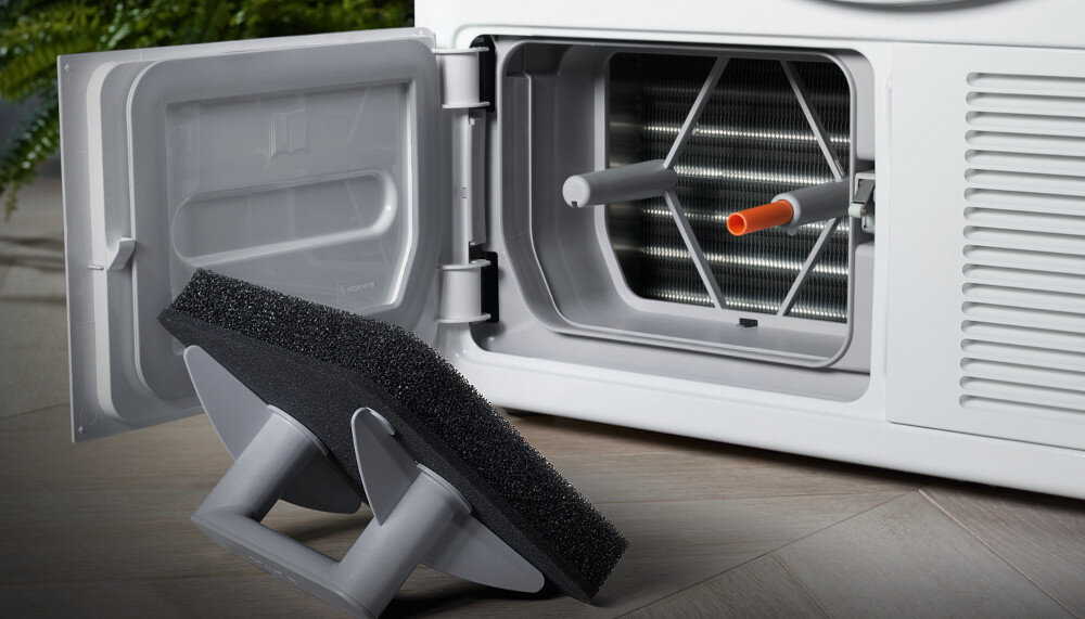 Suszarka MIELE TWC640WP EcoSpeed zdjęcie wizualizacyjne lifestyle otwarta klapka filtr konstrukcja gąbka Bezobsługowy wymiennik ciepła system filtrów ochrona niskie zużycie energii