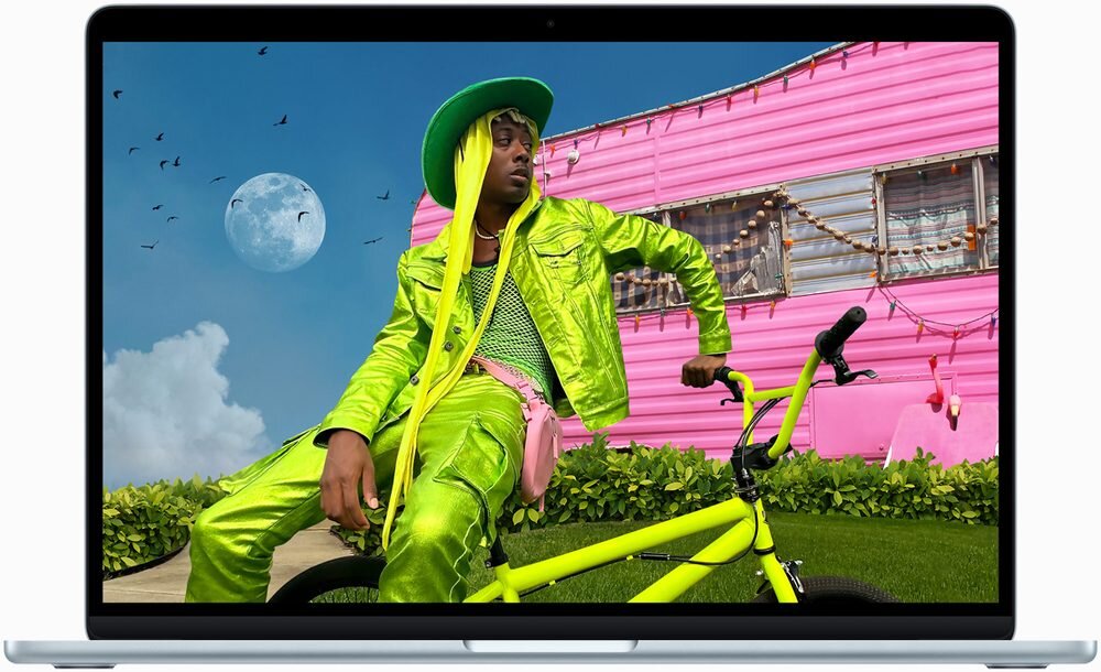 MacBook Air przykładowy obraz z człowiekiem na rowerze 