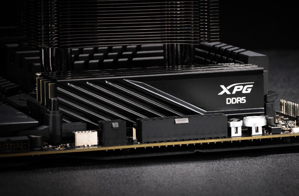 Komputer MAD DOG DIAXID605F-I15WB32WP Moduły pamięci RAM zamontowane na płycie głównej, pamięć RAM, taktowanie, opóźnienia, radiator