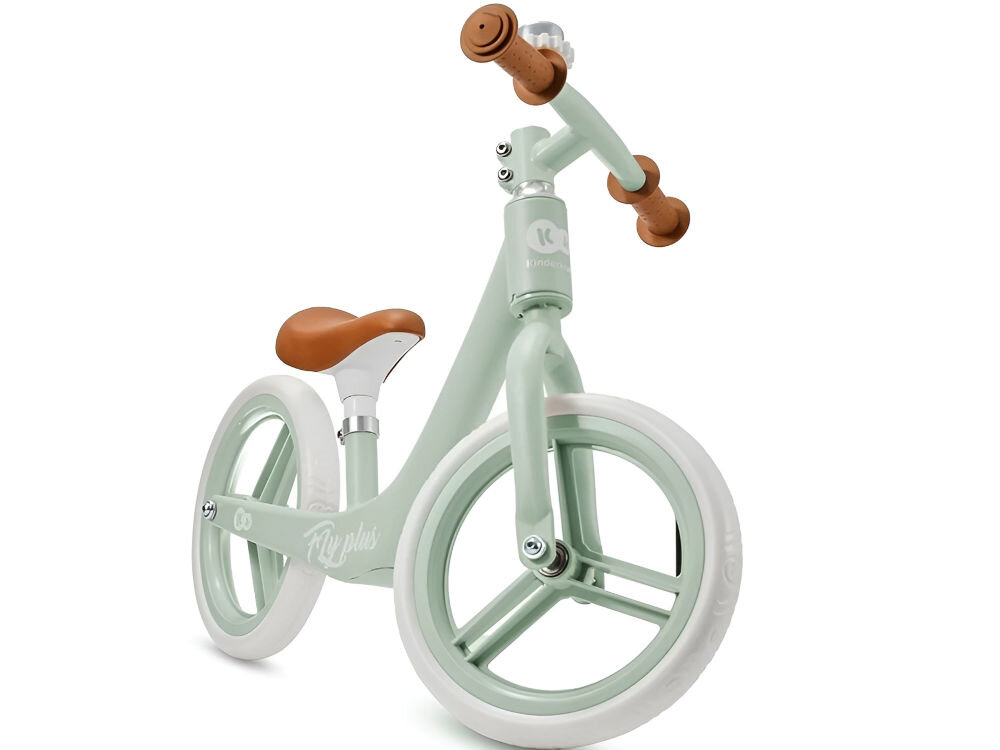 Rowerek biegowy KINDERKRAFT Fly Plus Miętowy rower w miętowej kolorystyce stoi bokiem dzwonek na kierownicy gumowe uchwyty brązowe siedzisko białe tło subtelna pastelowa kolorystyka retro wygląd przyciąga wzrok dzieci i rodziców starannie dopracowany praktyczny środek transportu stylowy akcent podczas rodzinnych spacerów elegancja wyjątkowy design 