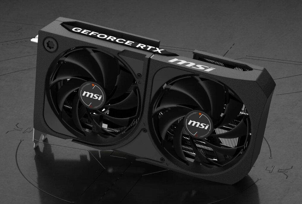 Komputer MAD DOG Powered by MSI F321R-A02WR32WP Zbliżenie na kartę graficzną z dwoma dużymi wentylatorami. Na obudowie widnieje logo producenta oraz napis 'GeForce RTX', karta graficzna, wydajność
