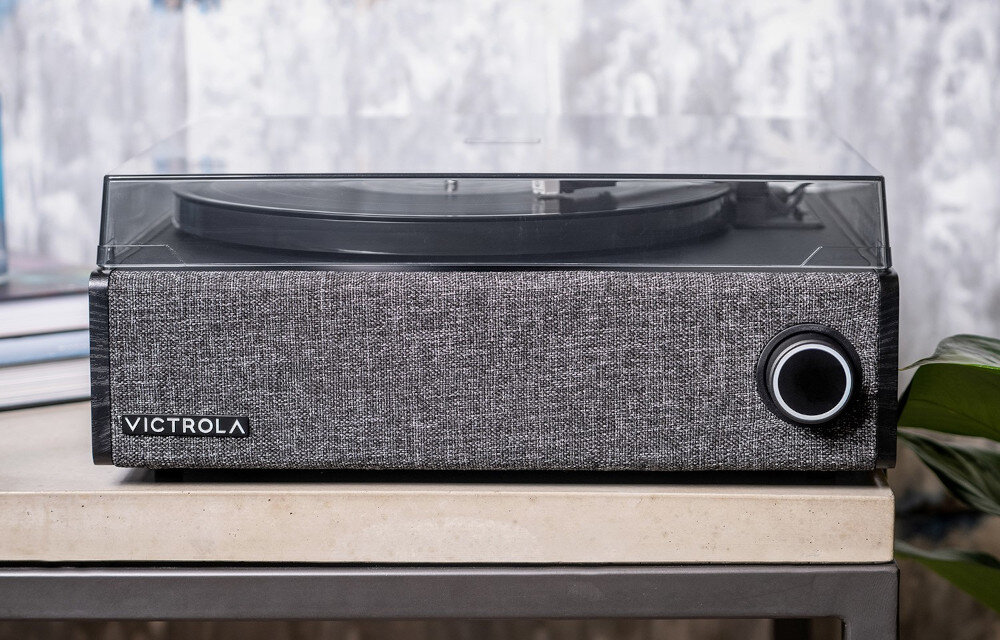 Gramofon VICTROLA VTA-78 - Prywatność i wyjścia, gramofon stojący na stoliku