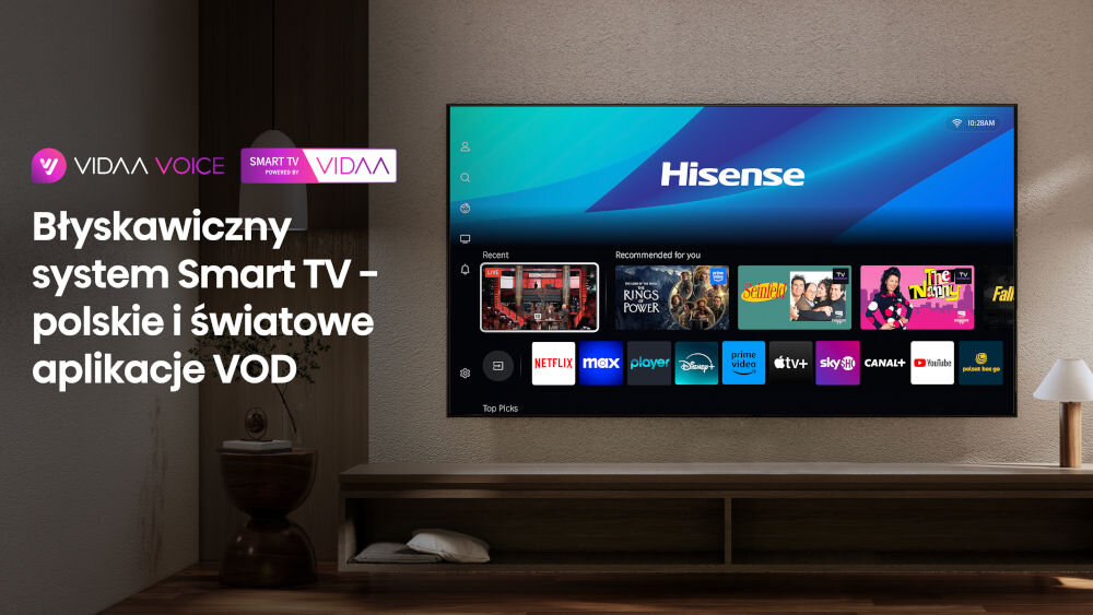 Telewizor HISENSE 55E8Q - Szybki system Smart TV, VIDAA, Interfejs w języku polskim, telewizor zawieszony na ścianie nad komodą w salonie