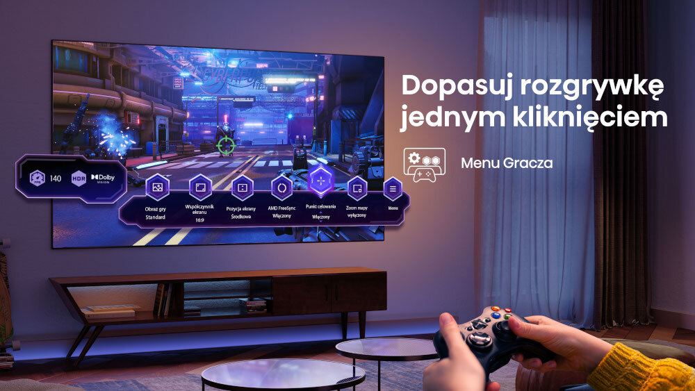Telewizor HISENSE 55E7Q Pro - Pełna kontrola nad grą, osoba trzymająca kontroler w ręku, grająca na telewizorze