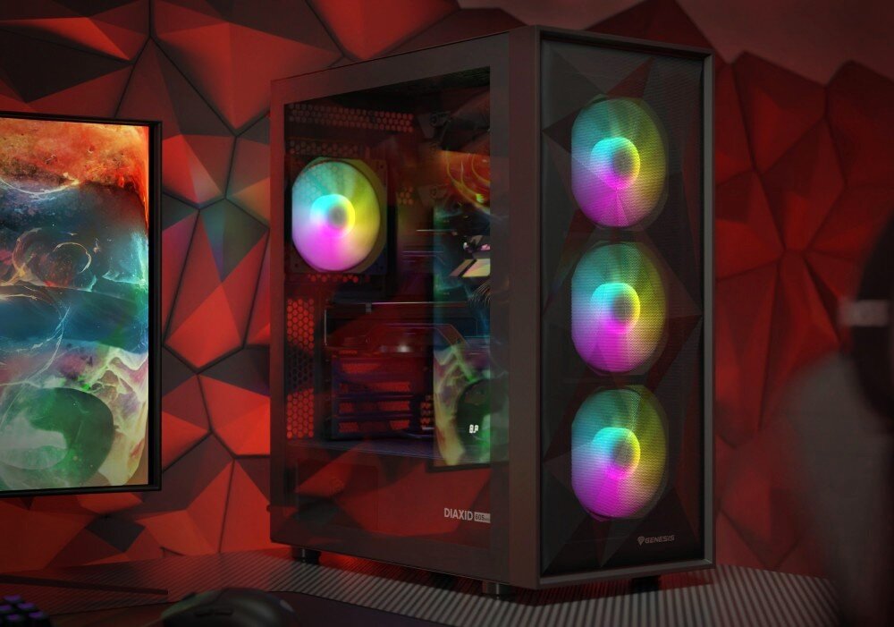 Komputer MAD DOG DIAXID605-A23WR64WH Obudowa komputera z bocznym panelem ze szkła hartowanego i trzema wentylatorami RGB na przednim panelu. W tle monitor z kolorową grafiką i ściana z geometrycznym wzorem, cechy, zalety, testy, przeznaczenie
